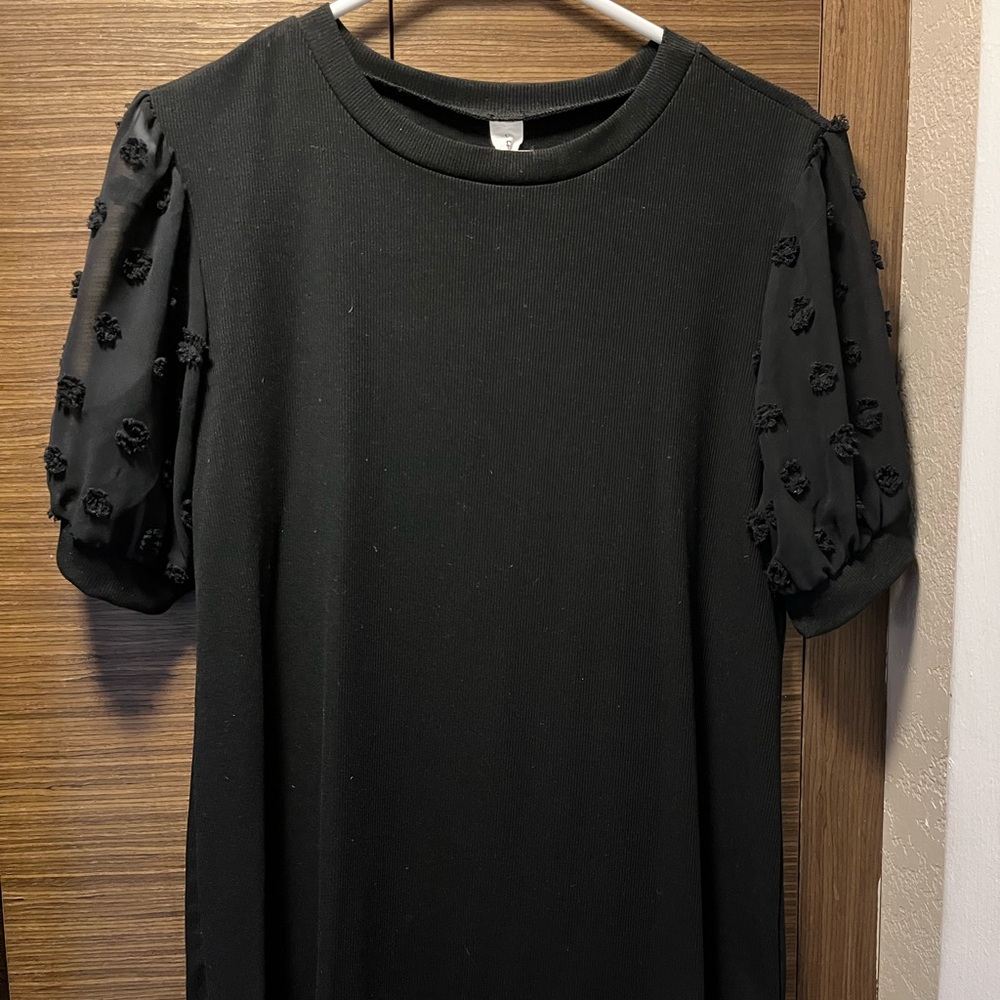 Chic Black Short Sleeve Ribbed Blouse with Textured Puff Sleeves